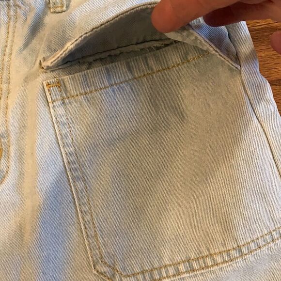 Size medium high waist shorts - Picture 3 of 8